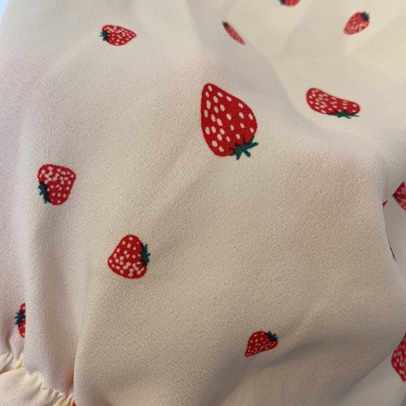 No Frills. 2X strawberry summer top. Never worn; brand new. - Picture 5 of 6